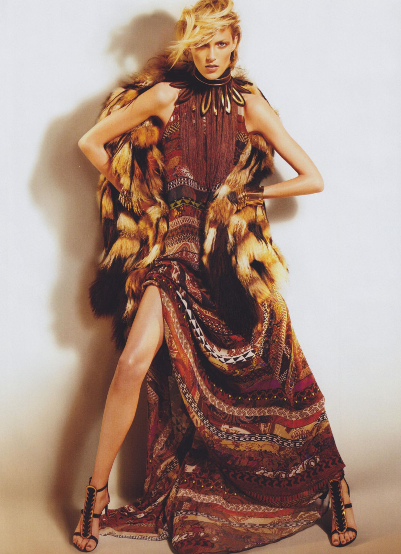 Anja Rubik featured in  the Etro advertisement for Autumn/Winter 2009