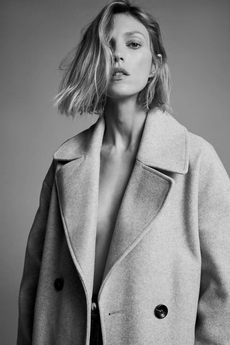 Anja Rubik featured in  the Zara lookbook for Spring/Summer 2022