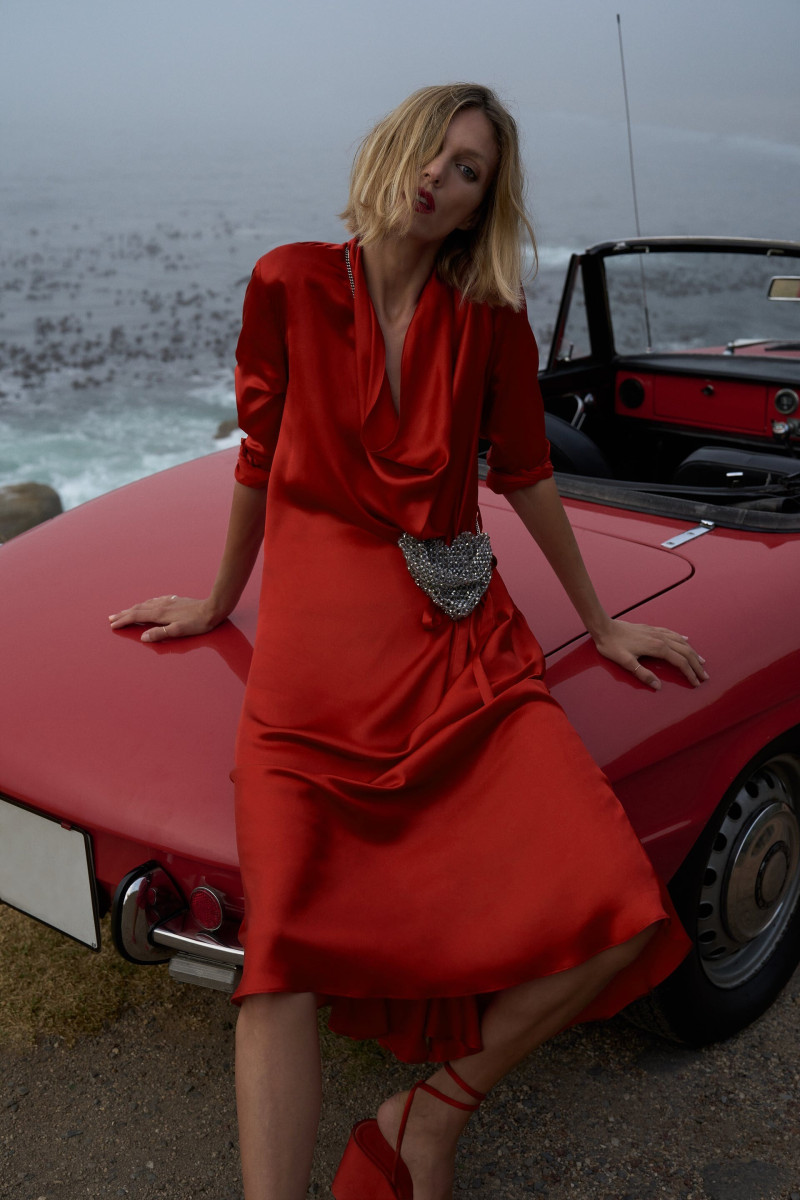 Anja Rubik featured in  the Zara lookbook for Spring/Summer 2022