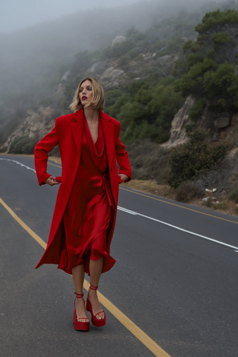 Anja Rubik featured in  the Zara lookbook for Spring/Summer 2022