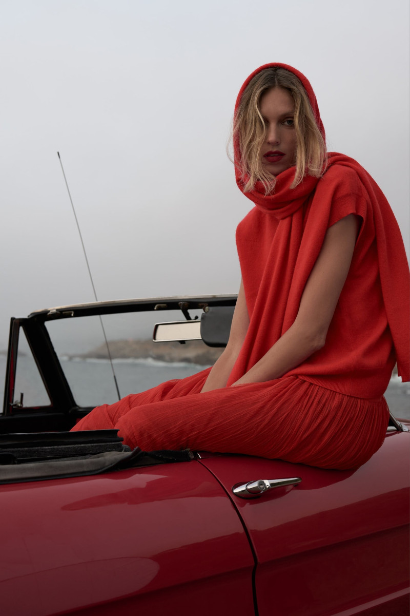 Anja Rubik featured in  the Zara lookbook for Spring/Summer 2022