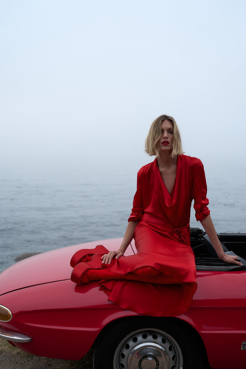 Anja Rubik featured in  the Zara lookbook for Spring/Summer 2022