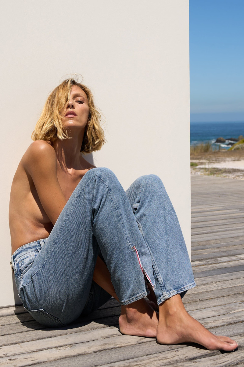 Anja Rubik featured in  the Zara lookbook for Spring/Summer 2022