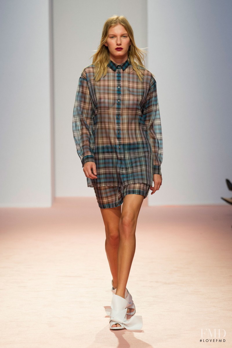 Marique Schimmel featured in  the N° 21 fashion show for Spring/Summer 2015