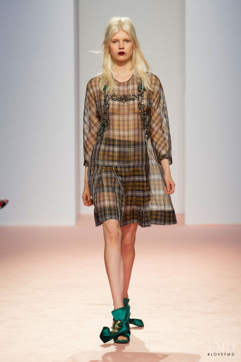 Ola Rudnicka featured in  the N° 21 fashion show for Spring/Summer 2015