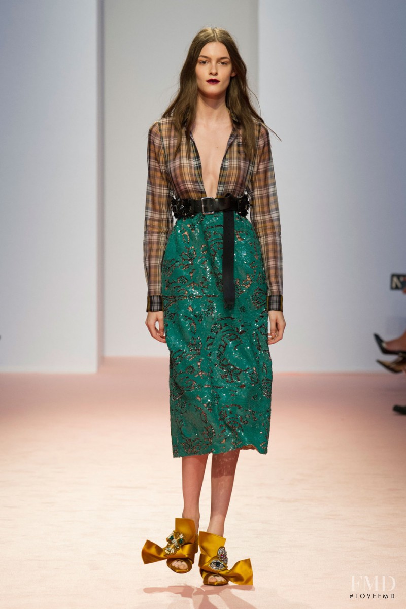 Kremi Otashliyska featured in  the N° 21 fashion show for Spring/Summer 2015