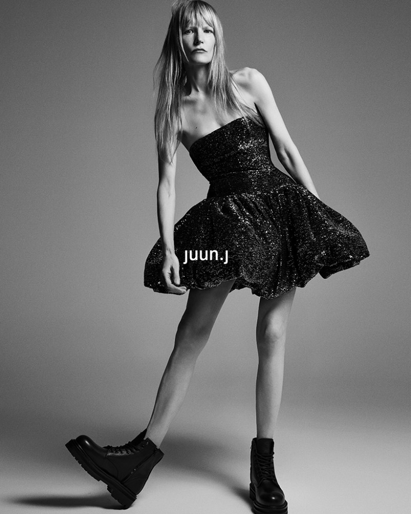 Kirsten Owen featured in  the Juun J advertisement for Autumn/Winter 2024