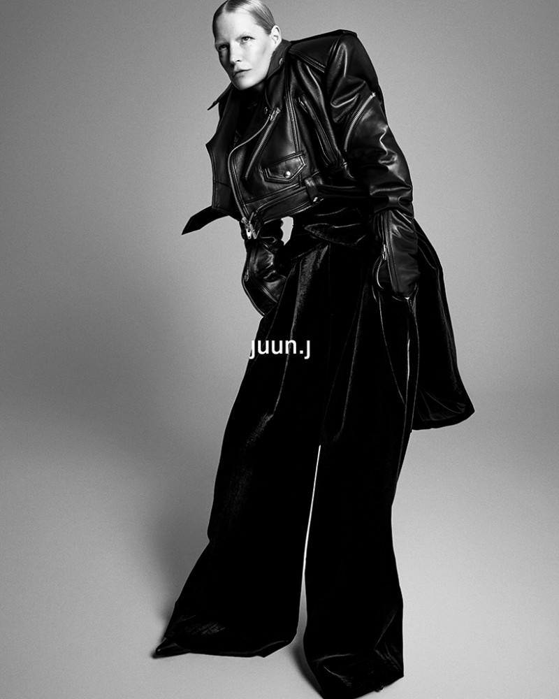 Kirsten Owen featured in  the Juun J advertisement for Autumn/Winter 2024