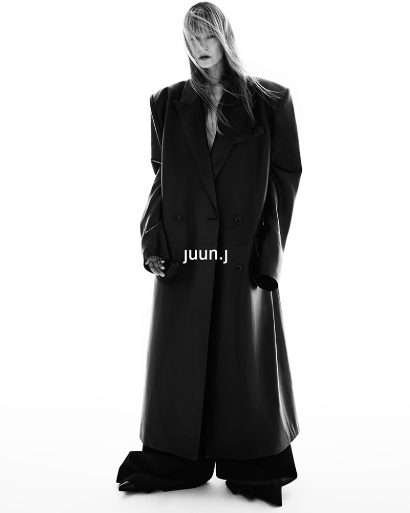 Kirsten Owen featured in  the Juun J advertisement for Autumn/Winter 2024