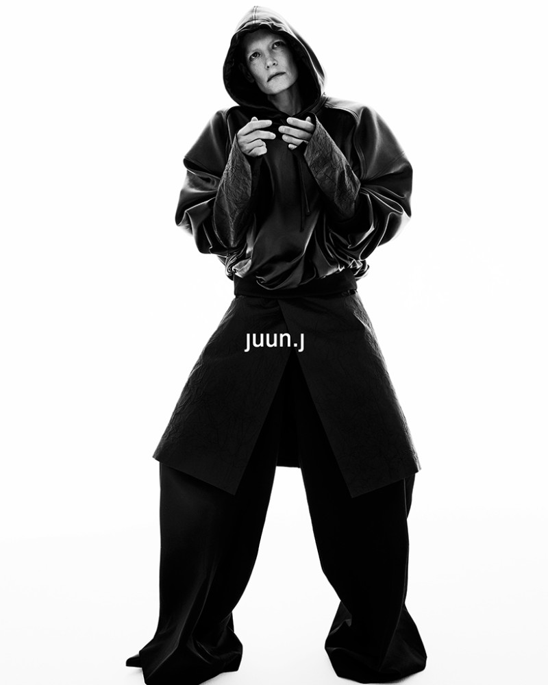 Kirsten Owen featured in  the Juun J advertisement for Autumn/Winter 2024