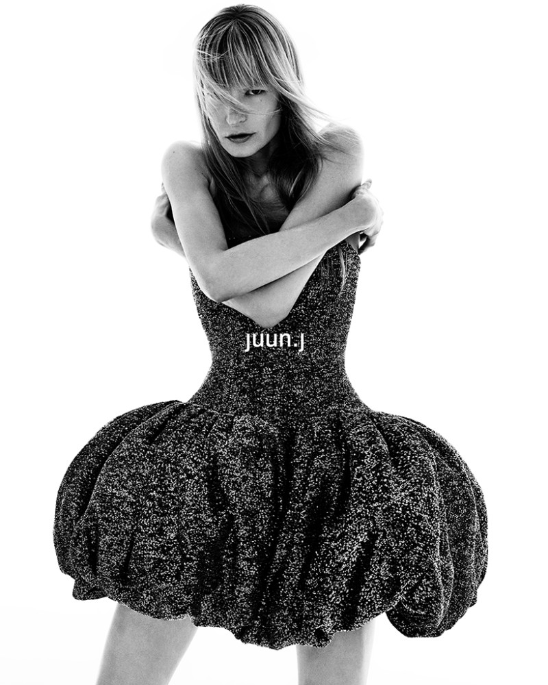 Kirsten Owen featured in  the Juun J advertisement for Autumn/Winter 2024