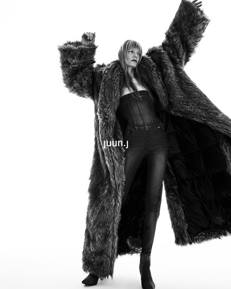 Kirsten Owen featured in  the Juun J advertisement for Autumn/Winter 2024