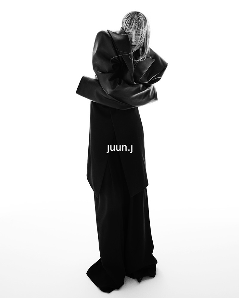 Kirsten Owen featured in  the Juun J advertisement for Autumn/Winter 2024