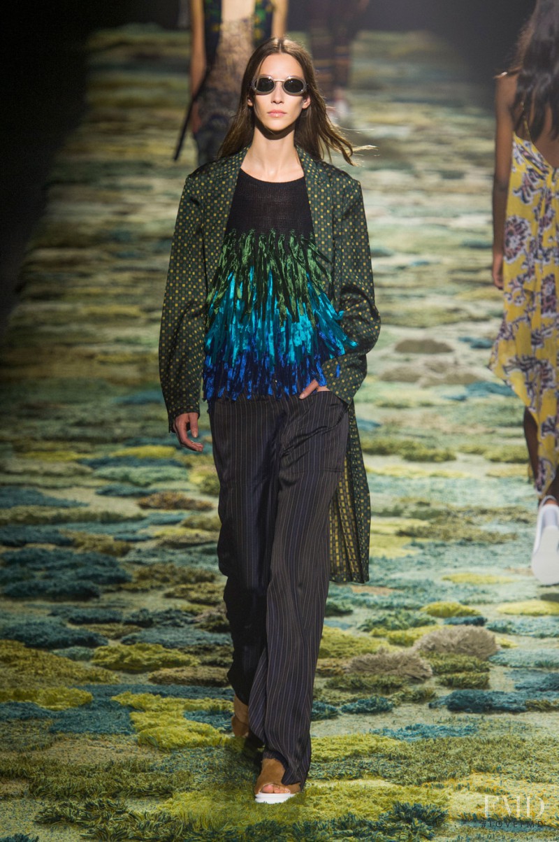 Alana Zimmer featured in  the Dries van Noten fashion show for Spring/Summer 2015