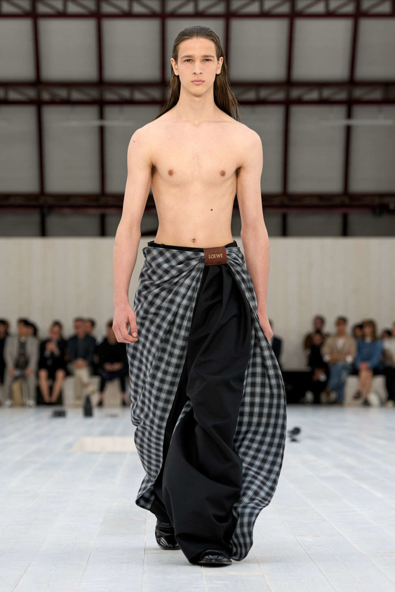Loewe fashion show for Spring/Summer 2025