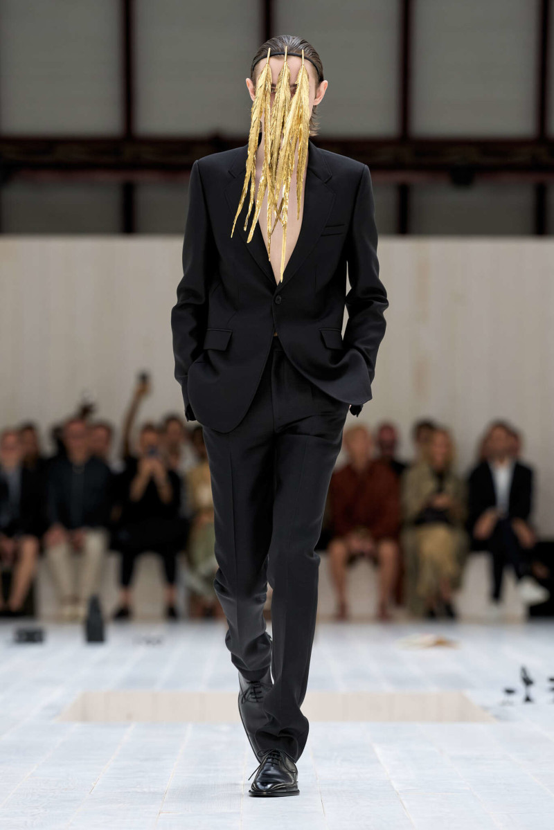 Loewe fashion show for Spring/Summer 2025
