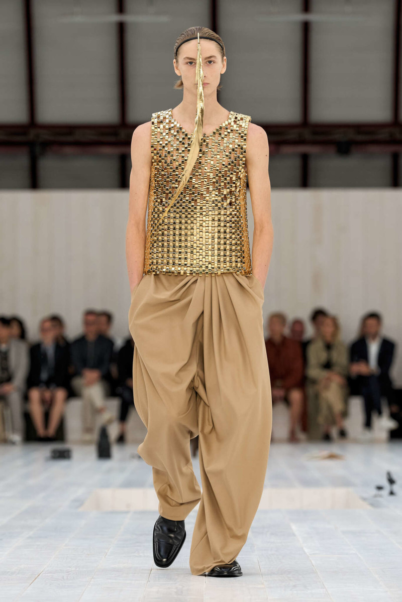 Loewe fashion show for Spring/Summer 2025