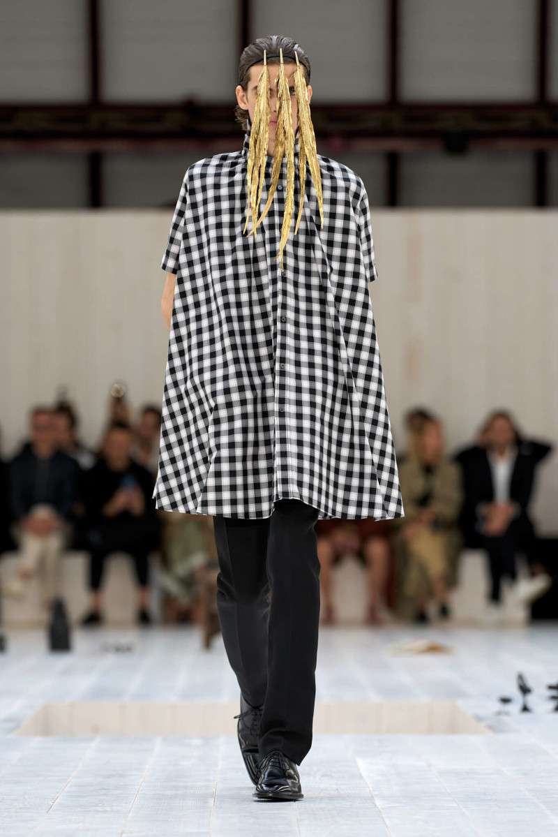 Loewe fashion show for Spring/Summer 2025