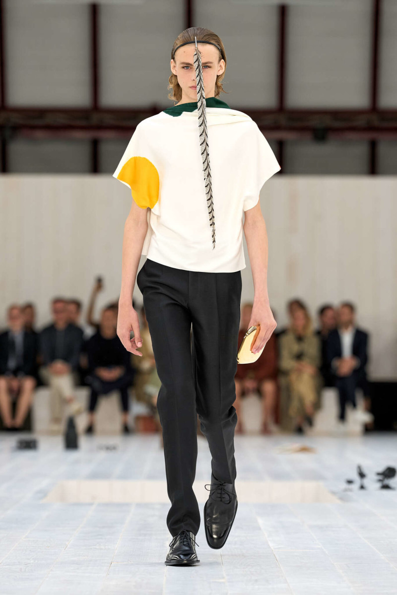 Loewe fashion show for Spring/Summer 2025