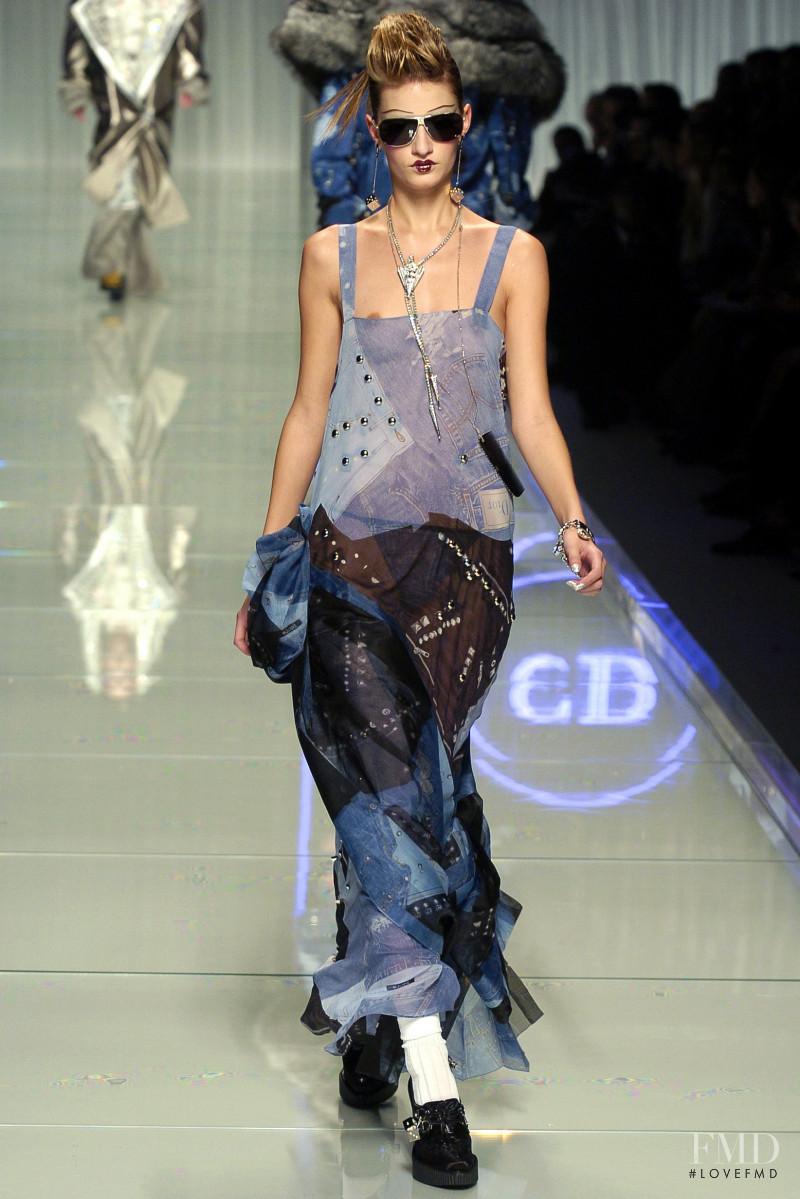 Linda Vojtova featured in  the Christian Dior fashion show for Autumn/Winter 2004