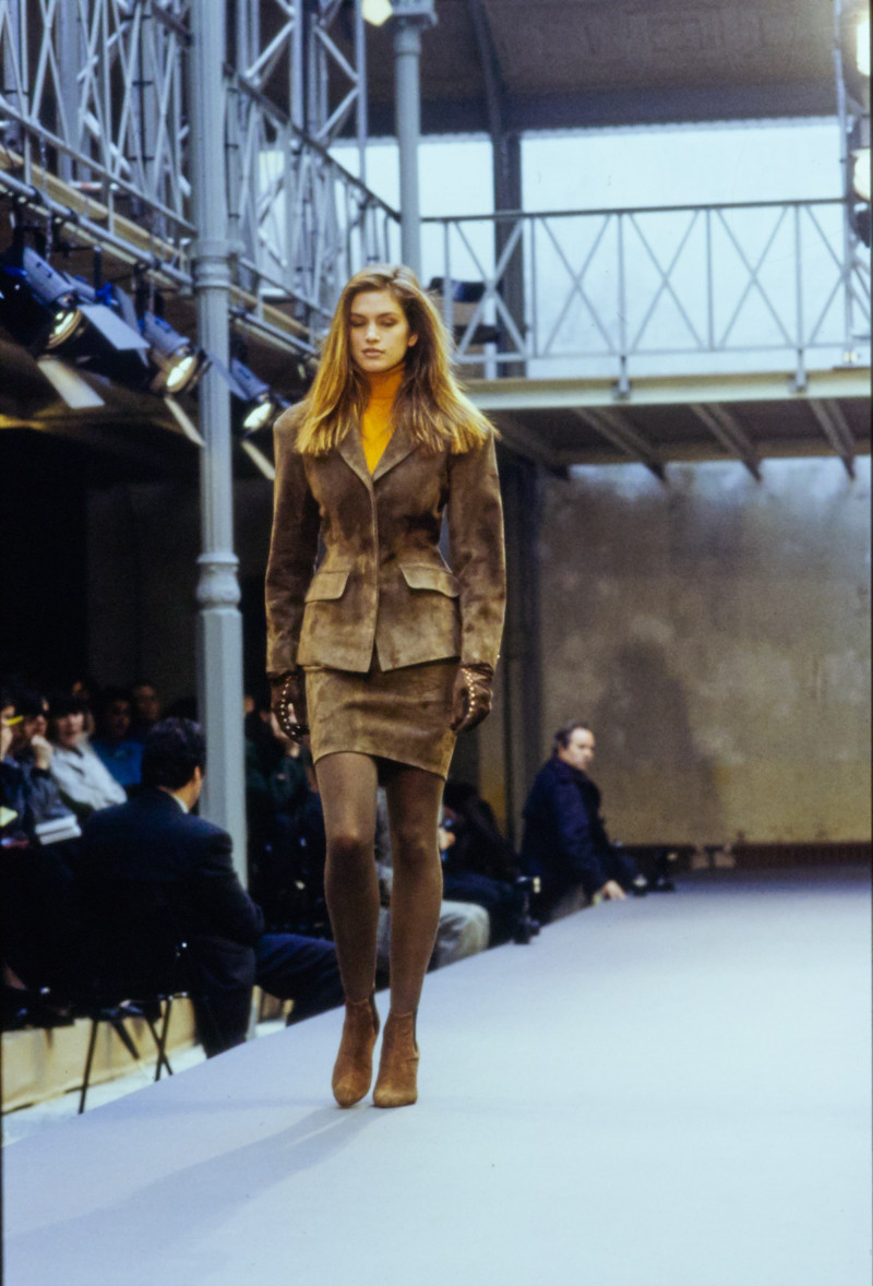 Cindy Crawford featured in  the Alaia fashion show for Autumn/Winter 1989