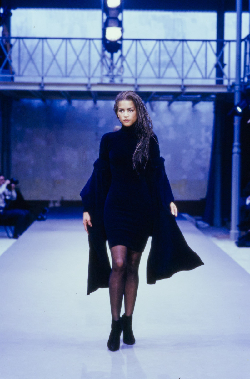 Veronica Webb featured in  the Alaia fashion show for Autumn/Winter 1989
