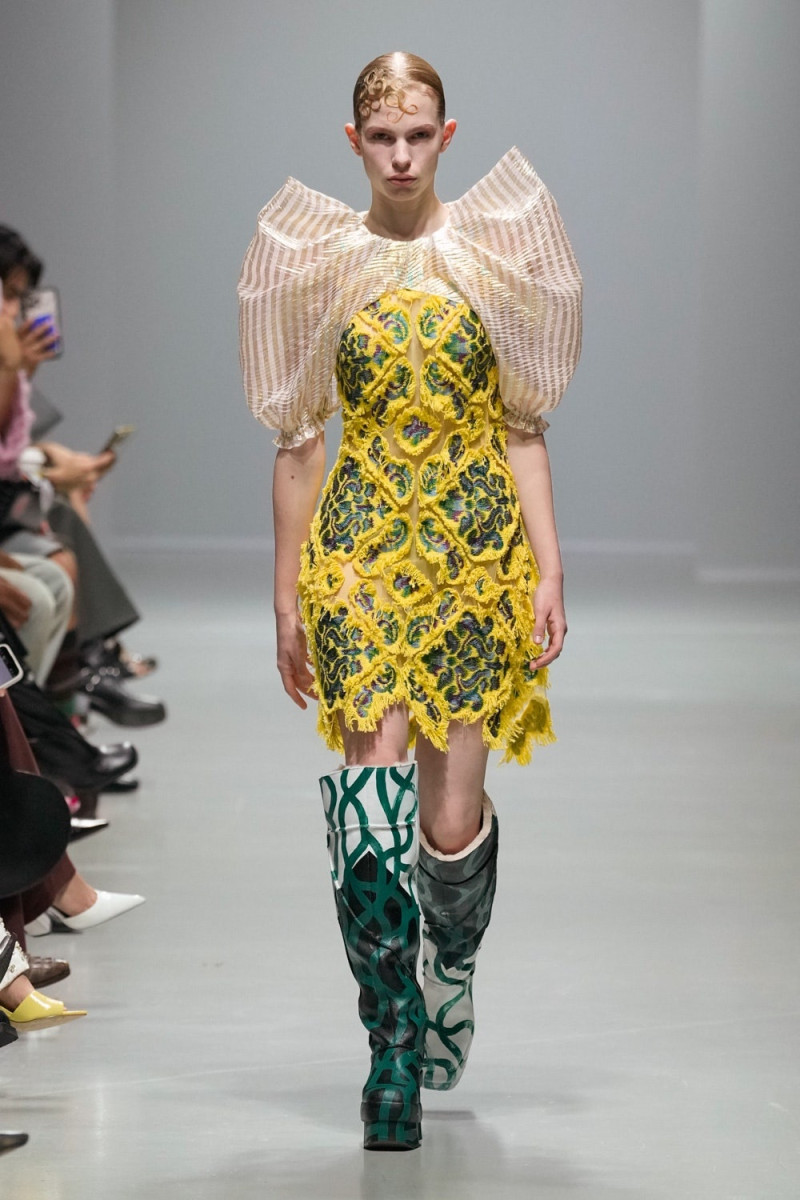 Shuting Qiu fashion show for Spring/Summer 2025