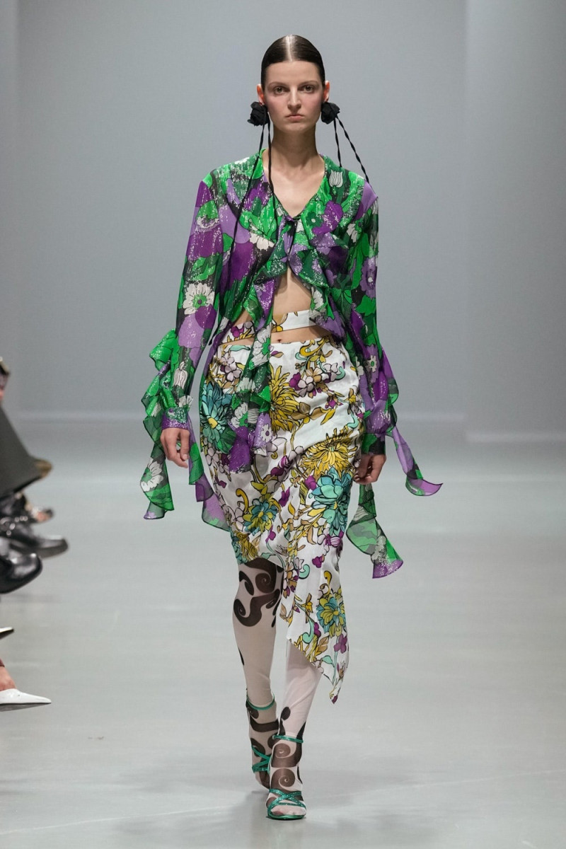 Shuting Qiu fashion show for Spring/Summer 2025