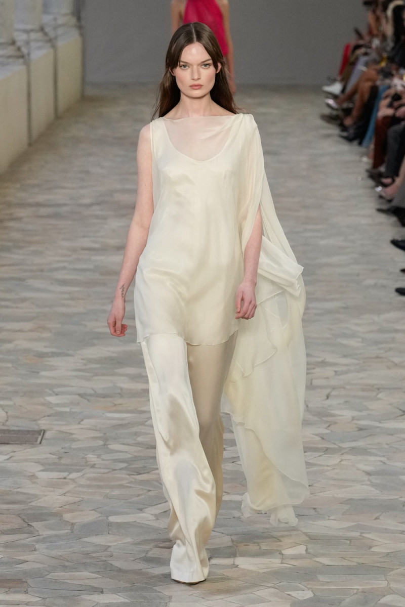 Alberta Ferretti fashion show for Spring/Summer 2025