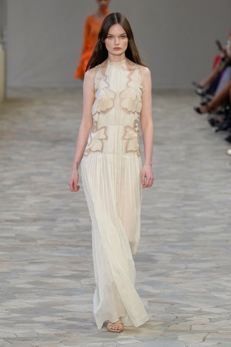 Alberta Ferretti fashion show for Spring/Summer 2025