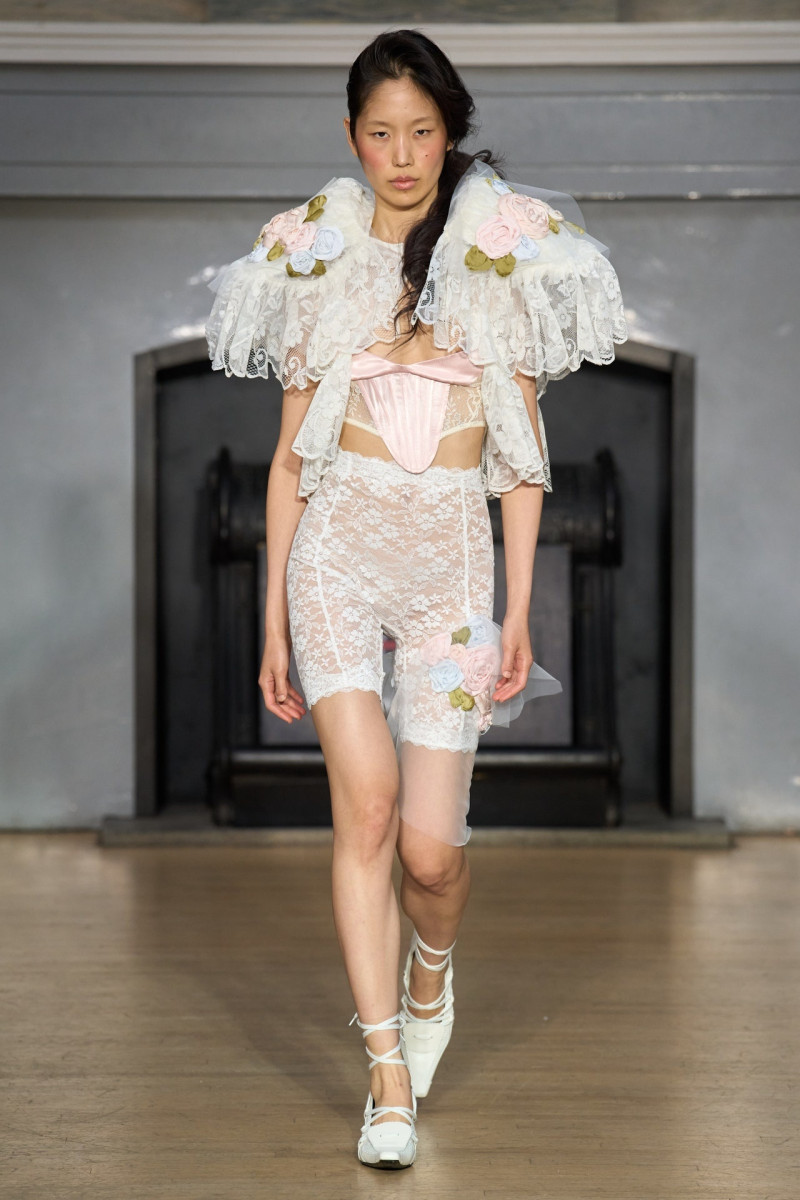 Yuhan Wang fashion show for Spring/Summer 2025