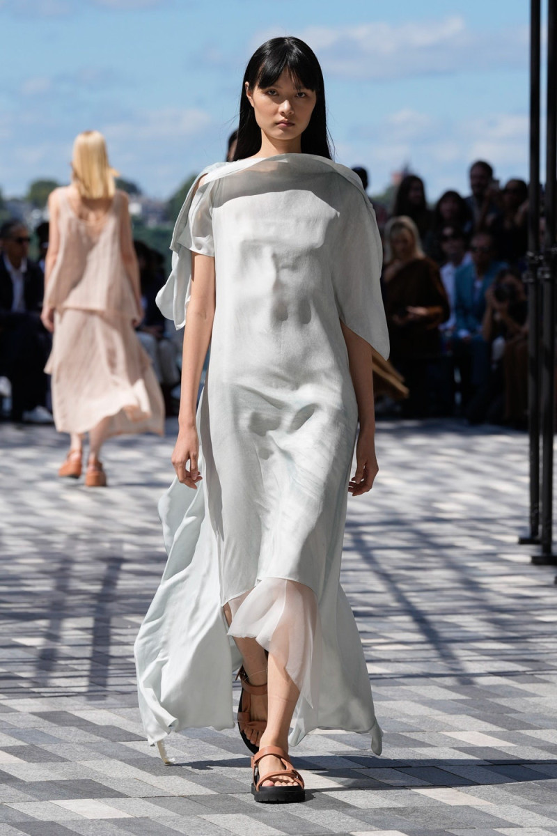 Jason Wu fashion show for Spring/Summer 2025