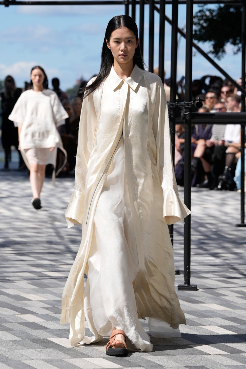 Jason Wu fashion show for Spring/Summer 2025