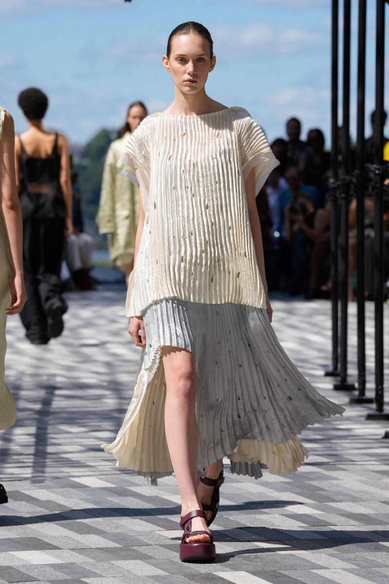 Jason Wu fashion show for Spring/Summer 2025