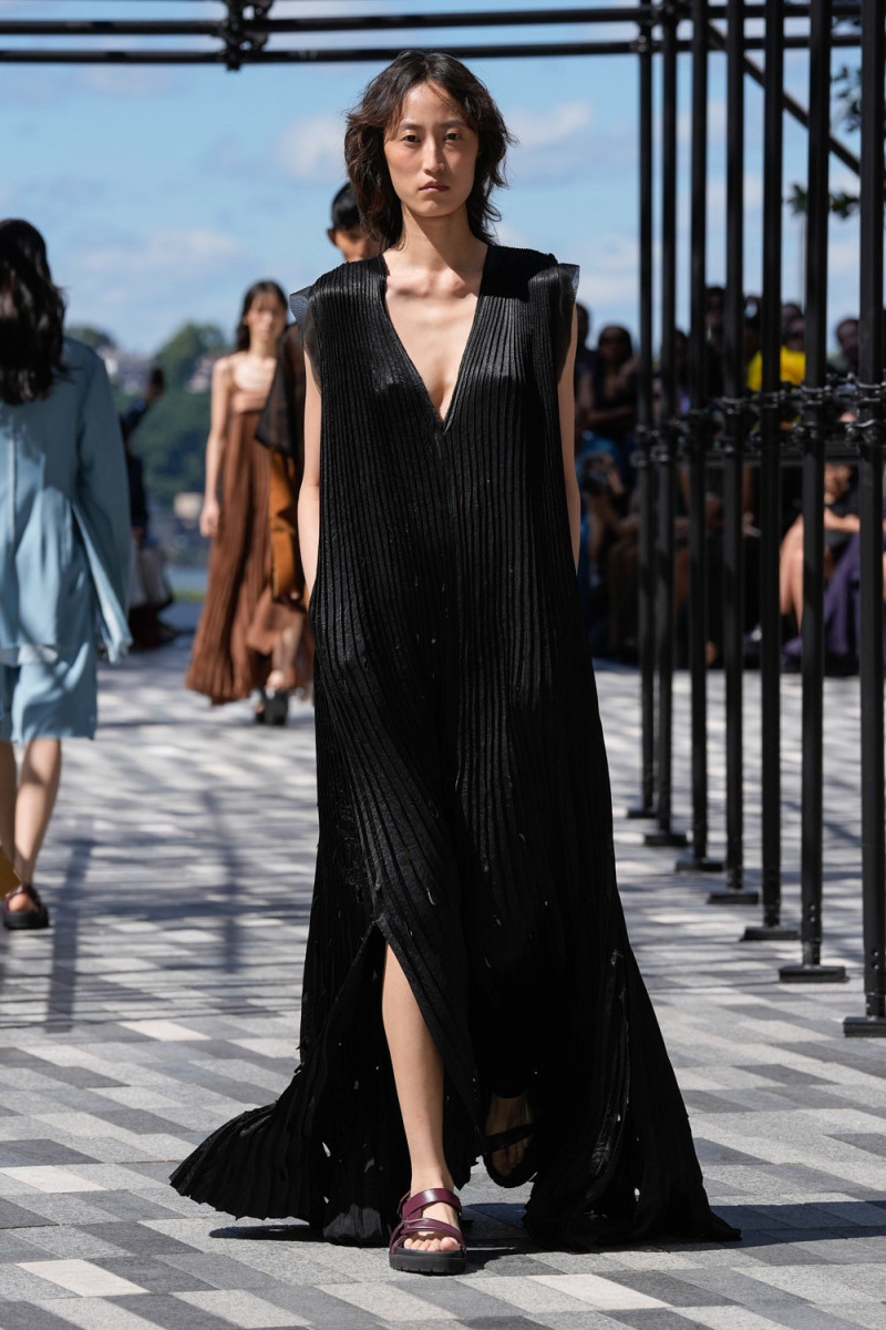 Jason Wu fashion show for Spring/Summer 2025