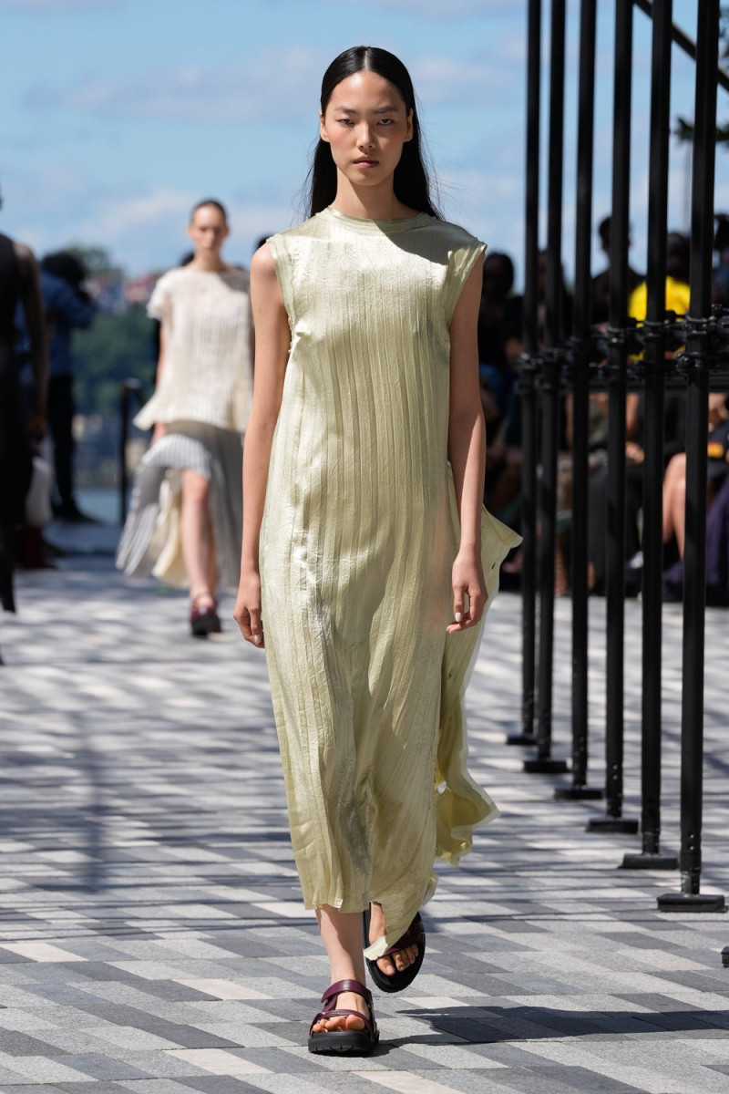 Jason Wu fashion show for Spring/Summer 2025