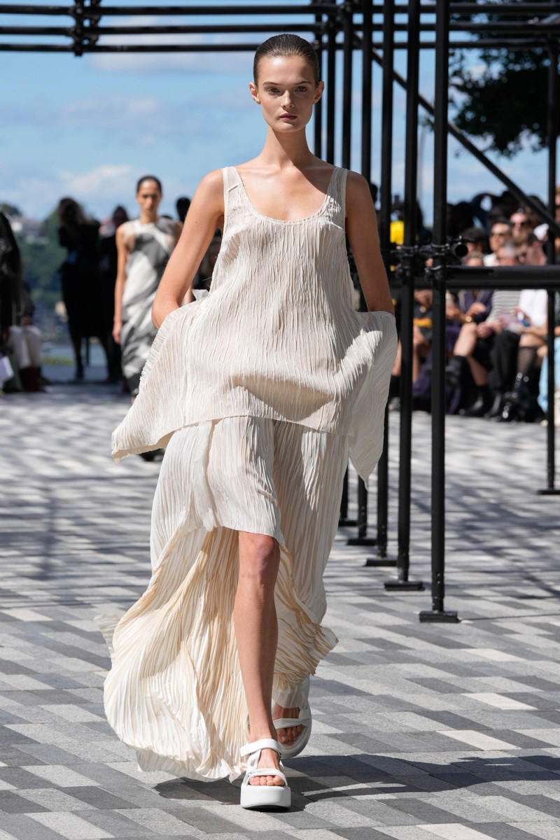 Jason Wu fashion show for Spring/Summer 2025