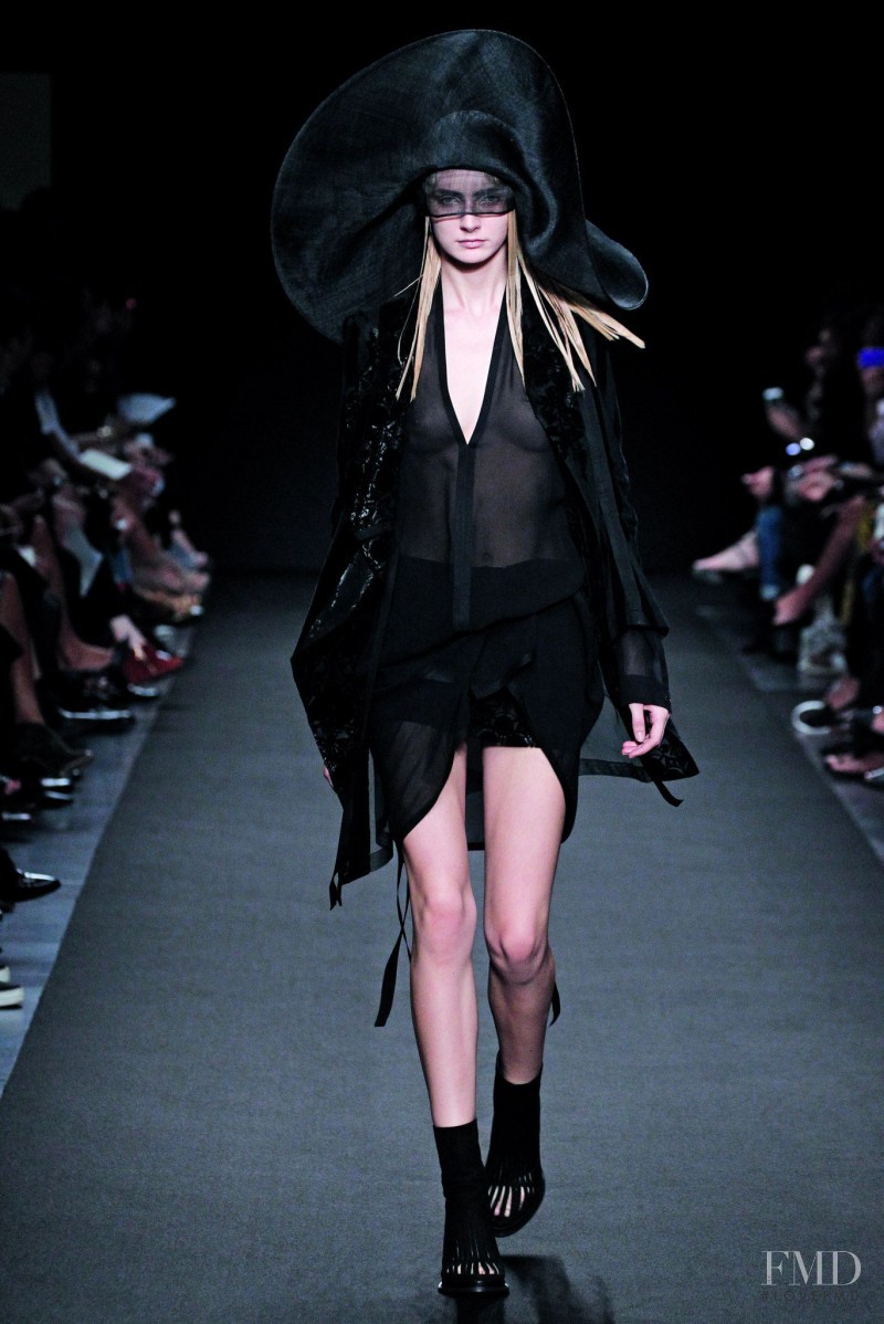 Ann Demeulemeester fashion show for Spring/Summer 2014