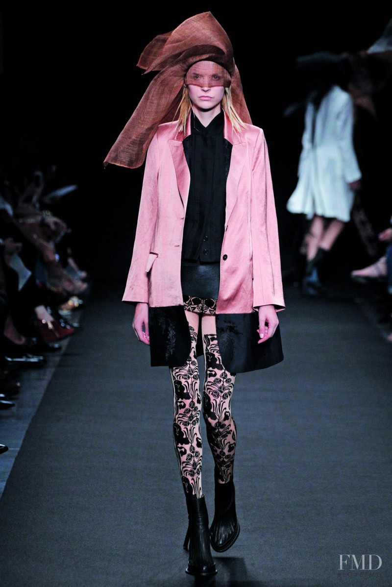 Ann Demeulemeester fashion show for Spring/Summer 2014