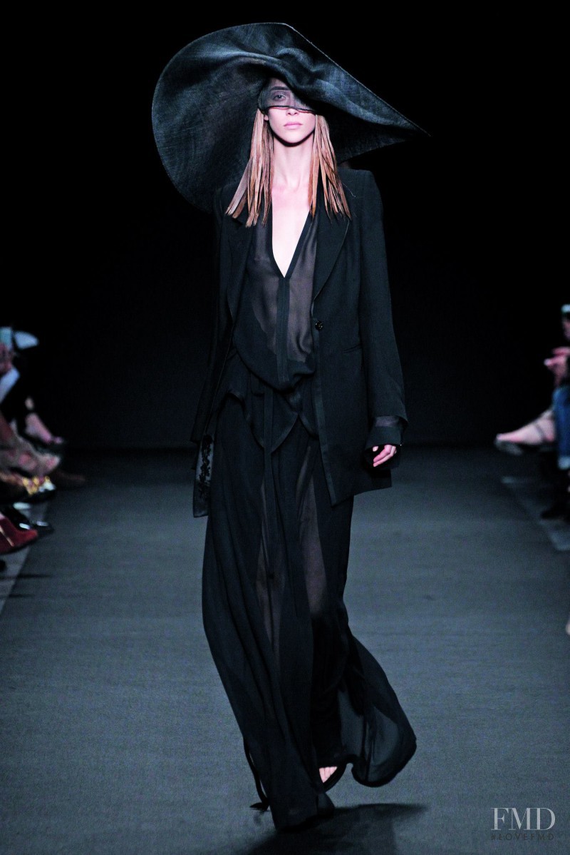 Ann Demeulemeester fashion show for Spring/Summer 2014