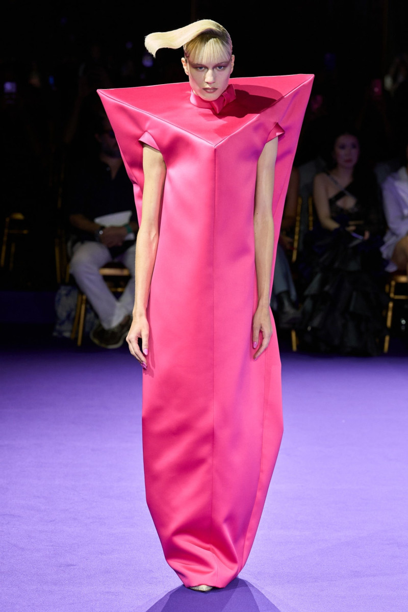 Viktor & Rolf fashion show for Autumn/Winter 2024