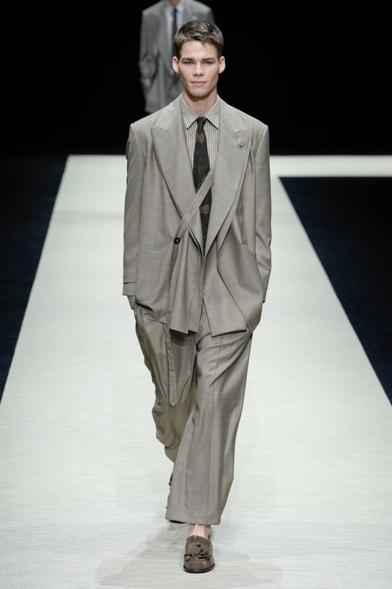 Emporio Armani fashion show for Spring/Summer 2025