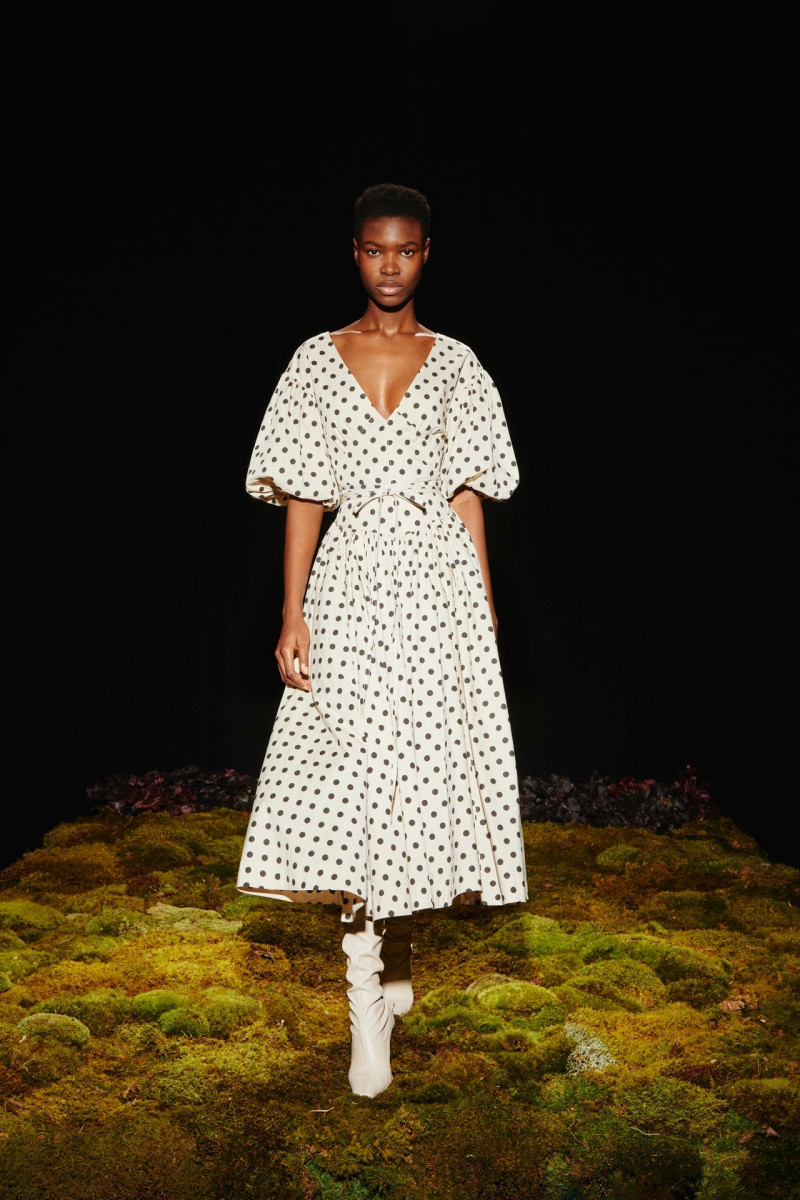 Cinq à Sept fashion show for Pre-Fall 2024