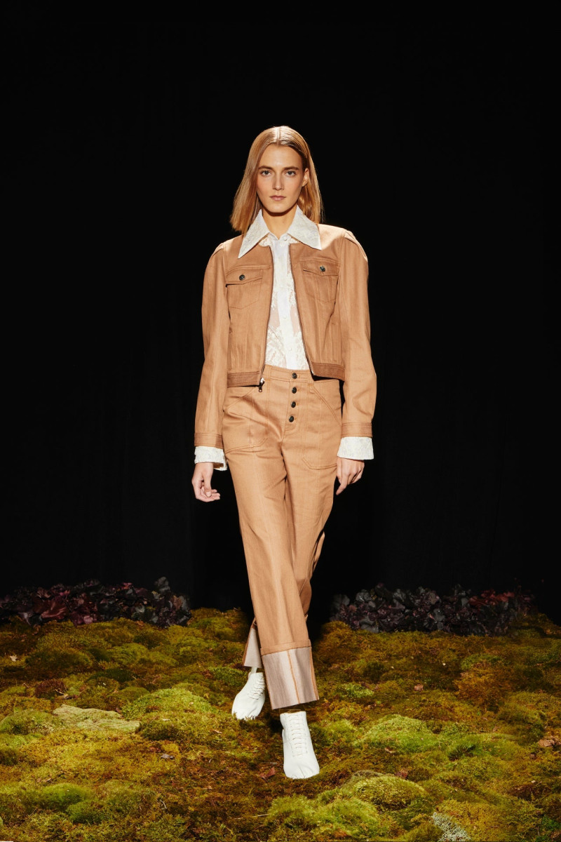 Cinq à Sept fashion show for Pre-Fall 2024