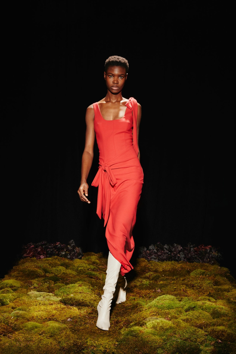 Cinq à Sept fashion show for Pre-Fall 2024