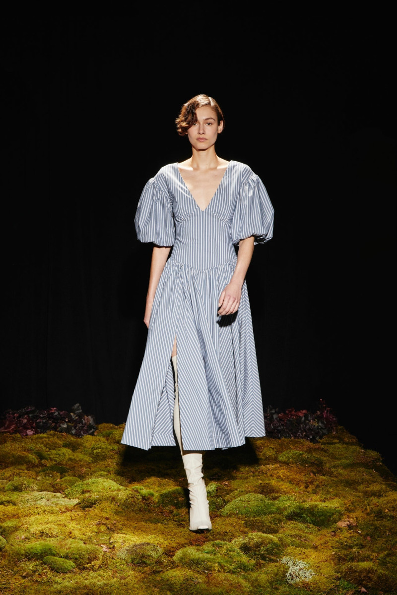 Cinq à Sept fashion show for Pre-Fall 2024