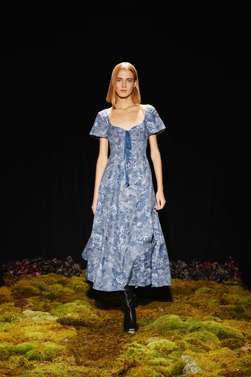 Cinq à Sept fashion show for Pre-Fall 2024