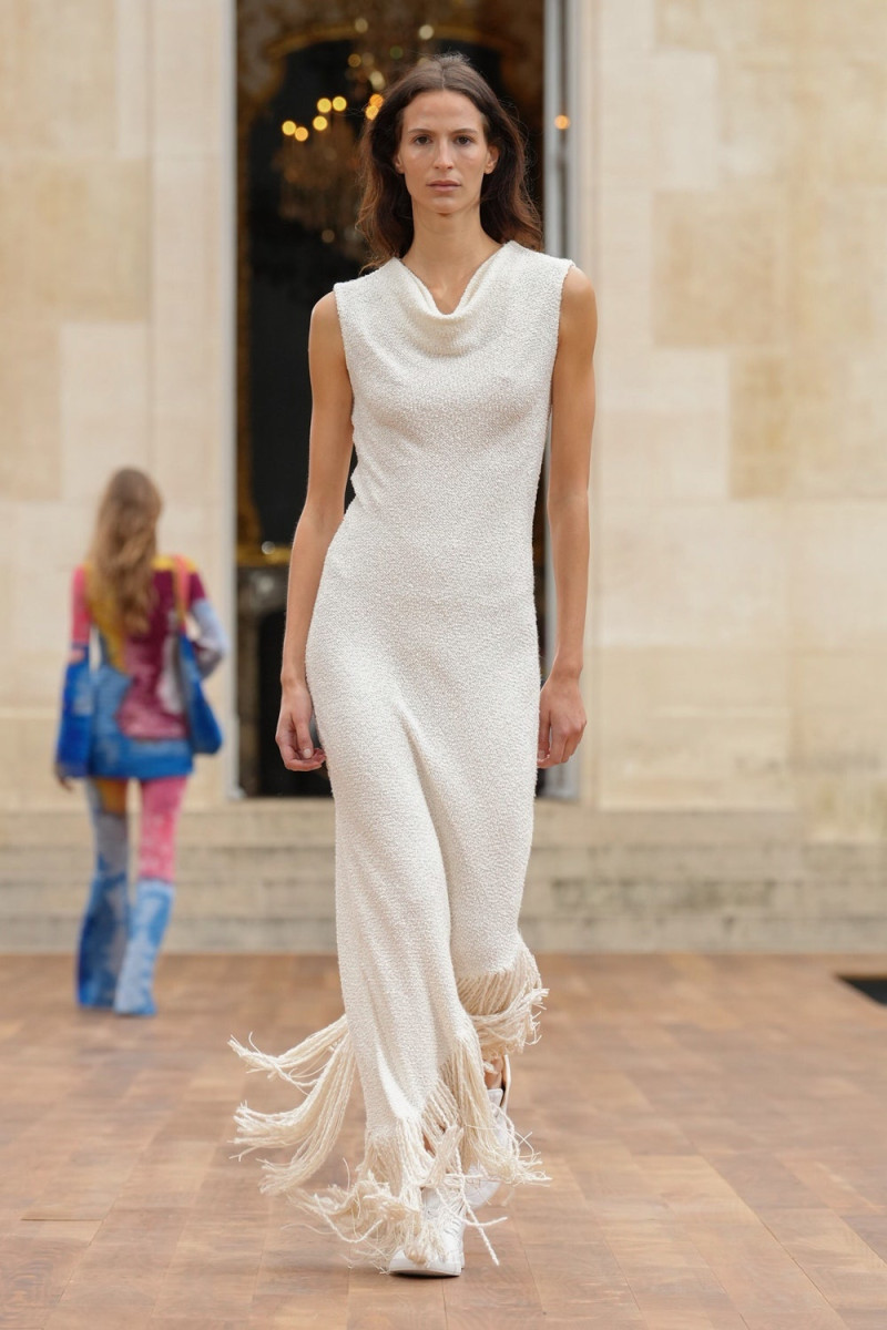Gabriela Hearst fashion show for Spring/Summer 2025