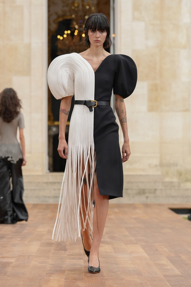 Gabriela Hearst fashion show for Spring/Summer 2025