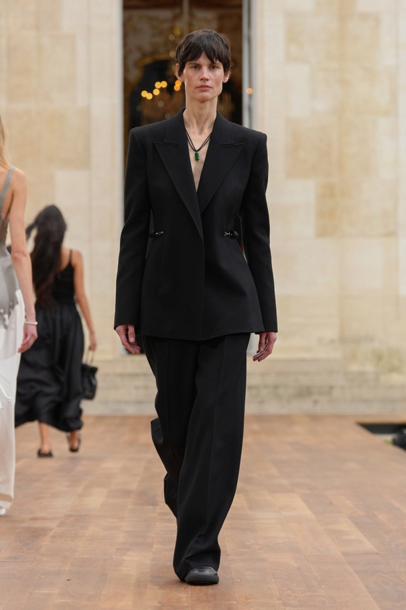Gabriela Hearst fashion show for Spring/Summer 2025